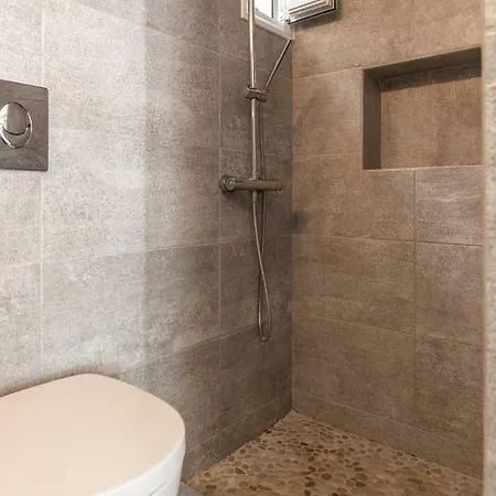 Apartment With Endless View Piraeus